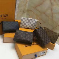Louis Vuitton LV中文版官网女士短款钱包Monogram帆布15号盥洗袋零钱化妆包M47546