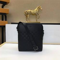 Louis Vuitton LV中文版官网男包新款压花牛皮DISTRICT POCHETTE手袋斜跨单肩包N23355