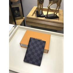 Louis Vuitton LV官网男士短款钱包棋盘黑格Taiga皮革护照套M64504/M64503/N64411