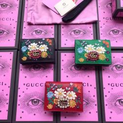 Gucci/古奇官网女士短款钱包新款刺绣花朵两折钱夹499311