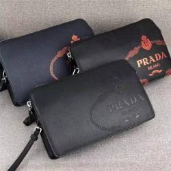 Prada/普拉达中国官网正品男士手拿包专柜新款印花十字纹牛皮拉链手包2VF056