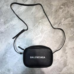 Balenciaga巴黎世家中国官方网站EVERYDAY系列超小号迷你相机包