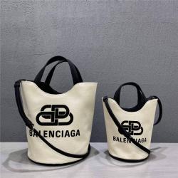 Balenciaga巴黎世家英国官网新款Wave XS BB LOGO帆布水桶包