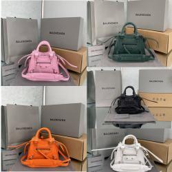 Balenciaga巴黎世家官方网站鳄鱼纹Neo Classic迷你Top Handle手袋机车包