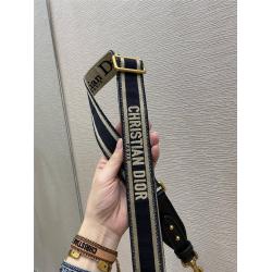 迪奥香港官网黑色/蓝色“Christian Dior”刺绣可调节肩带S8543