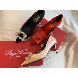 Roger Vivier RV中国官网女鞋婚鞋Flower Strass 丝缎单鞋高跟鞋