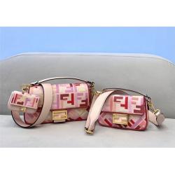 FENDI芬迪奢侈品购物网站新款粉色BAGUETTE手袋法棍包