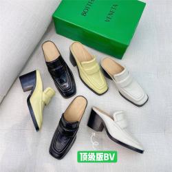 Bottega Veneta葆蝶家BV中文官网女鞋鳄鱼纹穆勒鞋粗跟拖鞋651366