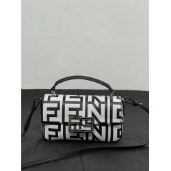 芬迪7AS142 FENDI x marc Jacobs限量款Baguette手机包法棍包