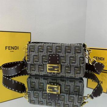 FENDI芬迪8BR600外缝线BAGUETTE中号老花法棍包