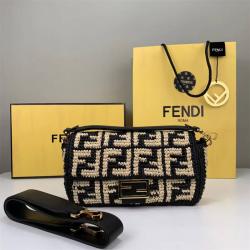 FENDI芬迪正品女包8BR600 BAGUETTE中号拉菲草编织法棍包2033