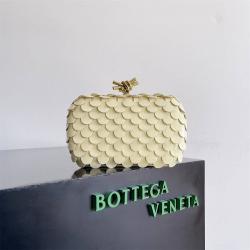 bottega veneta BV葆蝶家795075（717622）Knot 花瓣编织晚宴包