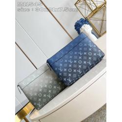 LV M11545渐变色POCHETTE VOYAGE SOUPLE 手拿包