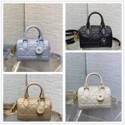 迪奥官网女包Soft Dior Groove 20 波士顿枕头包