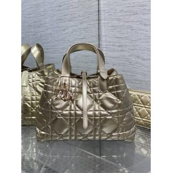 迪奥美国官网 M2821 中号 Dior Toujours 手提包（镭射金）