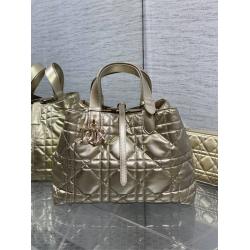 迪奥美国官网 M2821 中号 Dior Toujours 手提包（镭射金）
