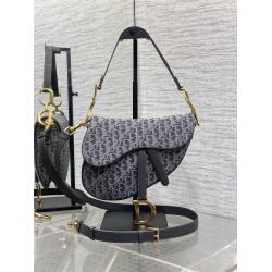 dior欧洲官网迪奥 M0455 深灰色牛仔布马鞍包（附肩带）