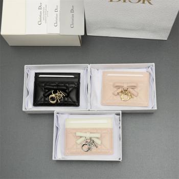 迪奥中文官网 S2604 Lady Dior Freesia 卡夹蝴蝶结卡包